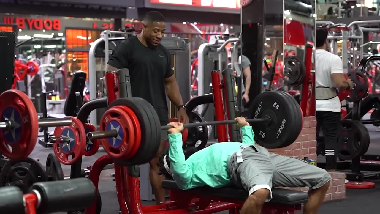 FAKE TRAINER PRANK with LARRY WHEELS | Elite Powerlifter Pretended to be a Beginner coah in Gym