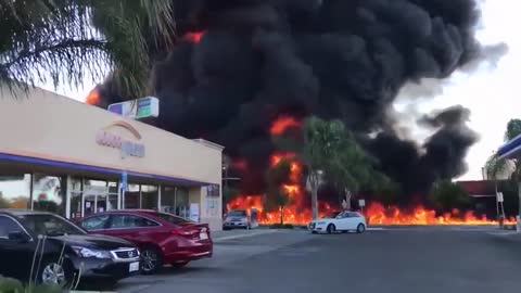 Tanker blows up, killing driver in Fresno, California