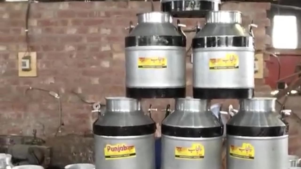 Am 😭😭 the house is pink color is the sky is the