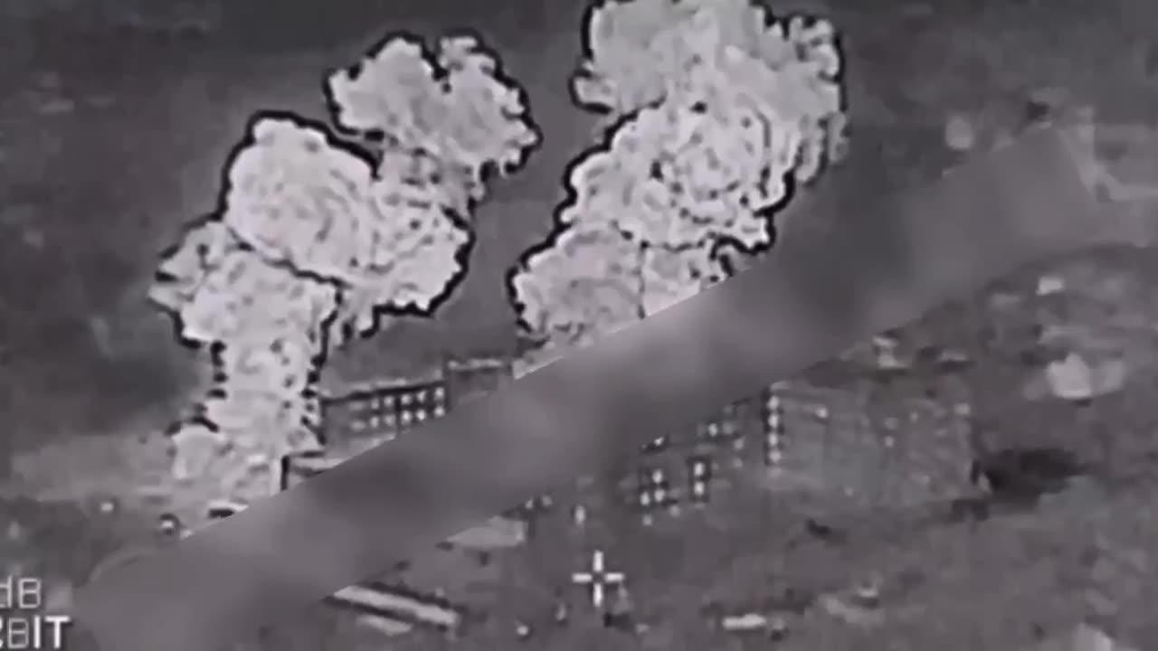 🤬 Russian terrorists have released footage of two airstrikes on the Oncology