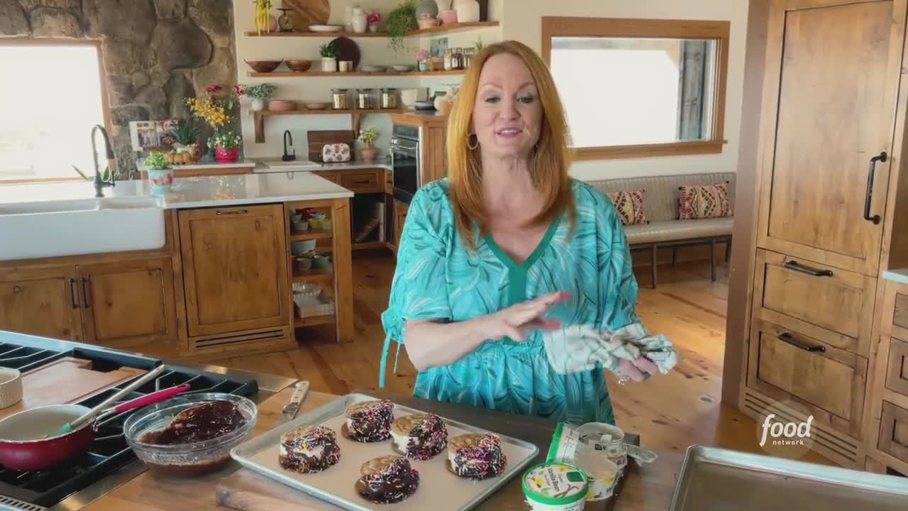 Ree Drummond's Cookie Ice Cream Sandwiches!!