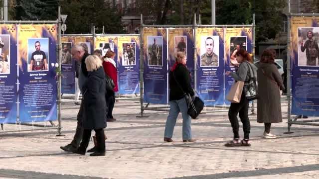 Tearful mourners mark Defenders Day in Ukraine