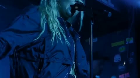 🎶 Song Astrid S - Hurts So Good