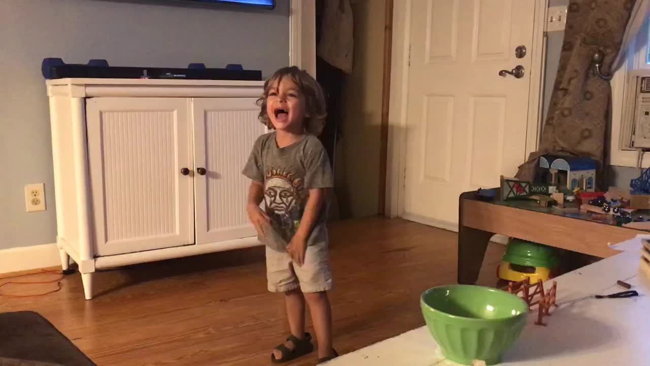 Cute Kid dances, ends with Tada!