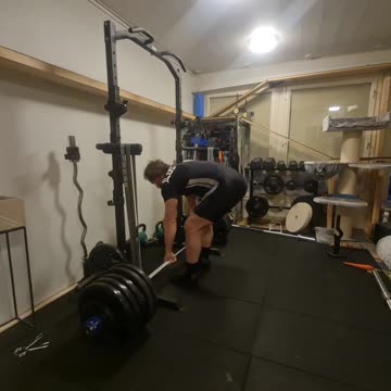 Deadlift with bands 250kg