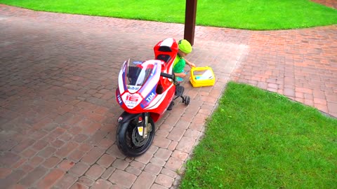 Little BIKER and his motorcycle. Улетел на своем мотоцикле