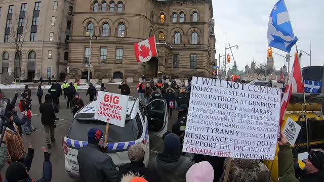 Ottawa Cops Attempt to Intimidate a Trucker... Pat King Intervenes