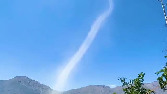 A dust devil spotted in Alto Las Vizcachas, Chile. 🤯