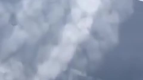 Chemtrails: Plane stops spraying