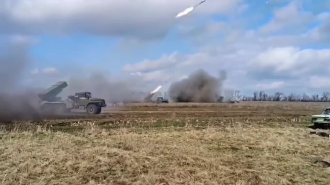 Some explosive gifts for the Russian invaders. The first clip was captioned 'For Da Vinci'