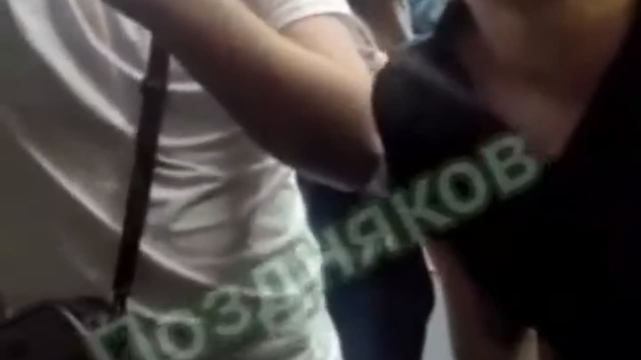 Ukrainian teenagers entered an argument with a Russian occupier on a bus.