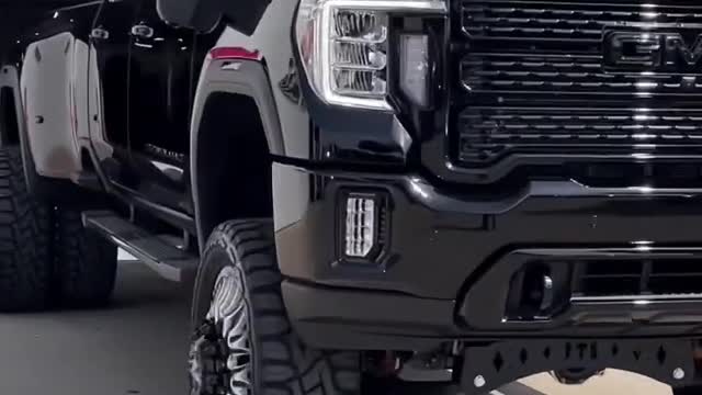 2022 GMC 3500HD DENALI