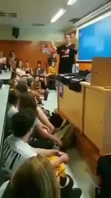 Adoctrinamiento LGTBI a los más vulnerables .