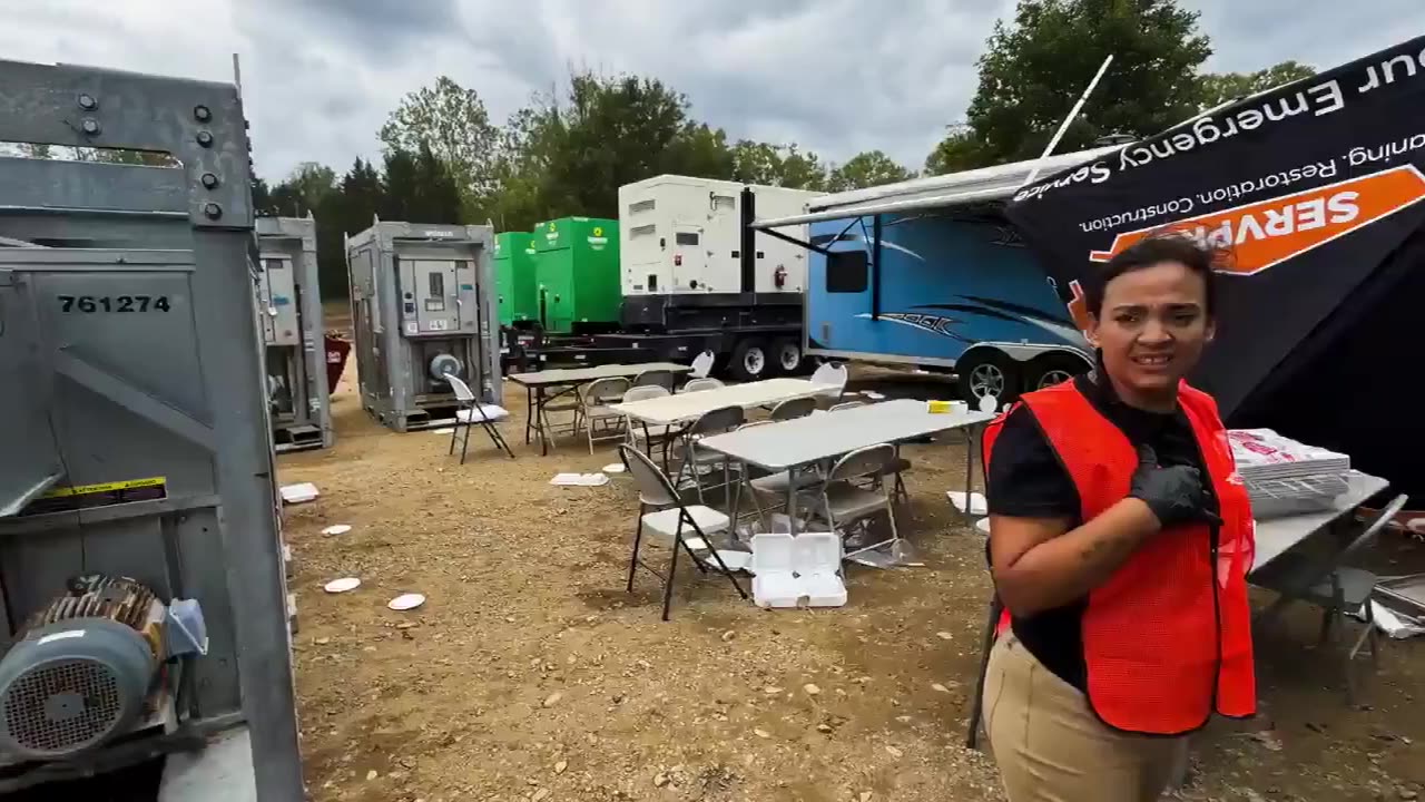 CHINOOK 🚁 ROTOR WASHES A RELIEF CAMP IN WESTERN NORTH CAROLINA