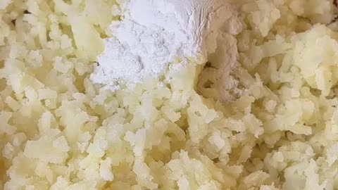 Creamy crunchy bubble potato pillows