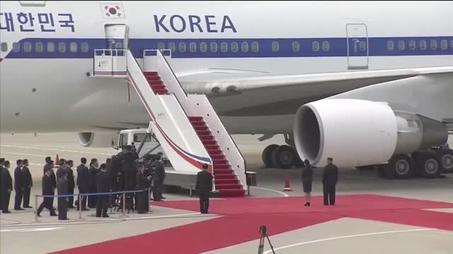 Kim Jong Un welcomes South Korea's Moon Jae-in in Pyongyang