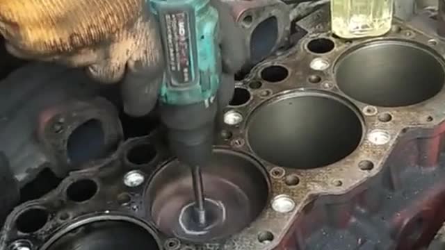 Engine cylinder grinding