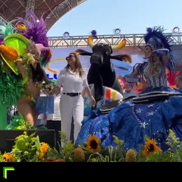 Janja dança toadas dos bumbás Caprichoso e Garantido em Parintins