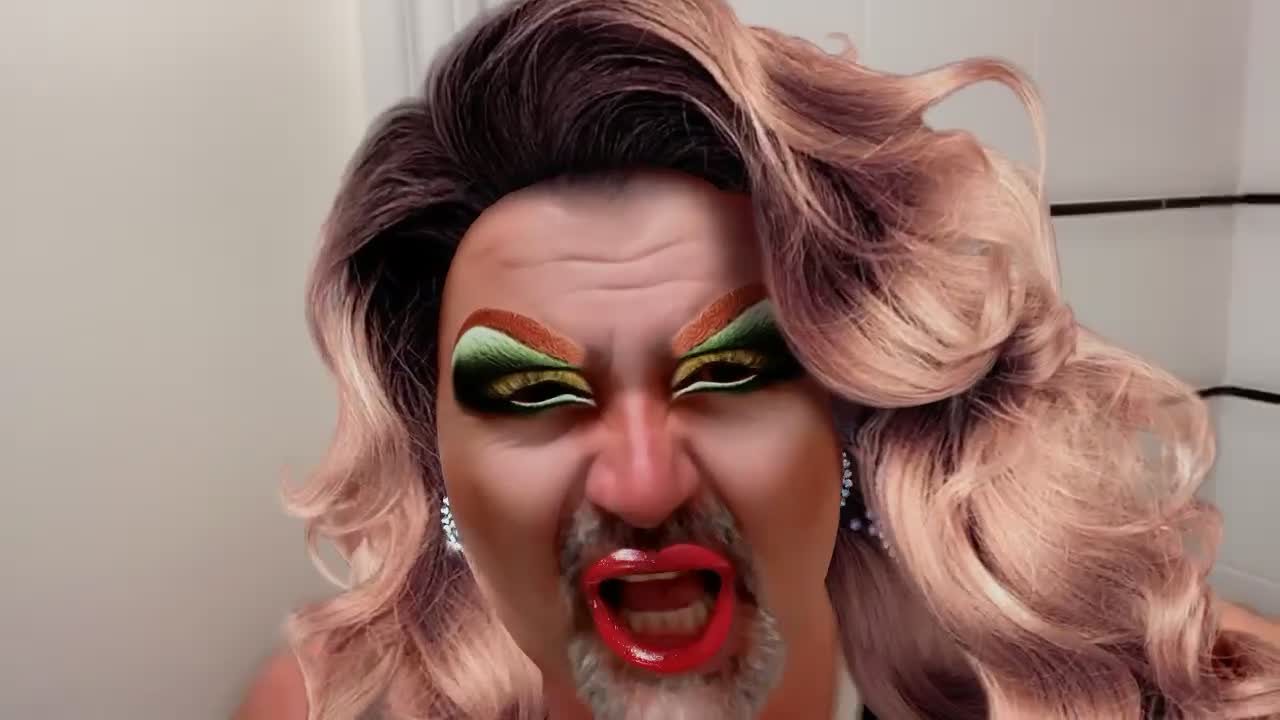 Meanwhile on OnlyFans. Link in my Facebook bio 😏