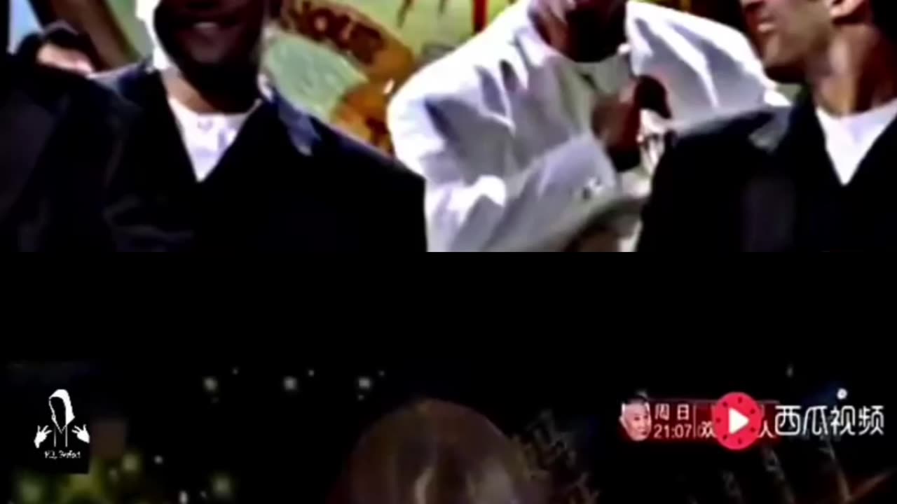 When Chinese singer try to sing Indian song feat shahrukh khan