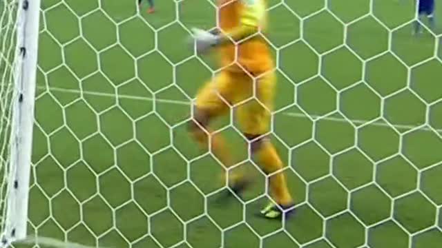 Never keep a goalkeeper waiting 😳😅