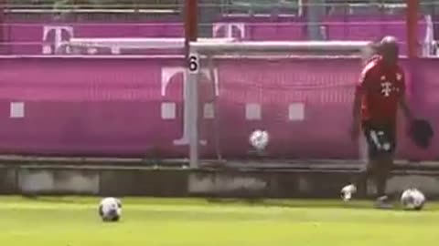 Lewandowski having fun in training