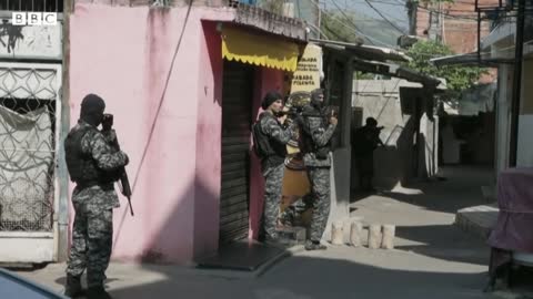 Drugs raid shootout in Brazil leaves 25 dead - BBC News