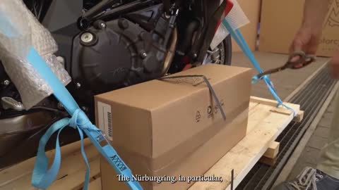 UNBOXING: MV Agusta Brutale 1000 Nurburgring