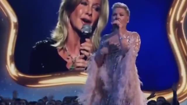 A beautiful Tribute to Olivia Newton-John From Pink at the American music awards #amas 2022#pink