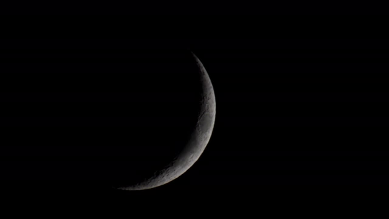 Moon Moving In Night Sky From Top To Bottom In 4K