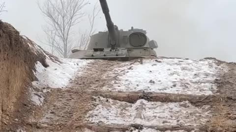 Ukrainian Heavy Gun Emerges from Bunker and Fires in Russian Positions