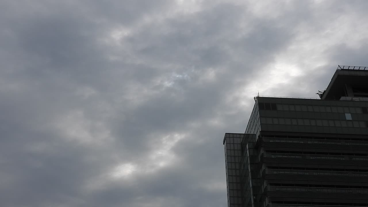 ■主後2023年5月15日早上八點自家門口拍攝在雲層前面的太陽