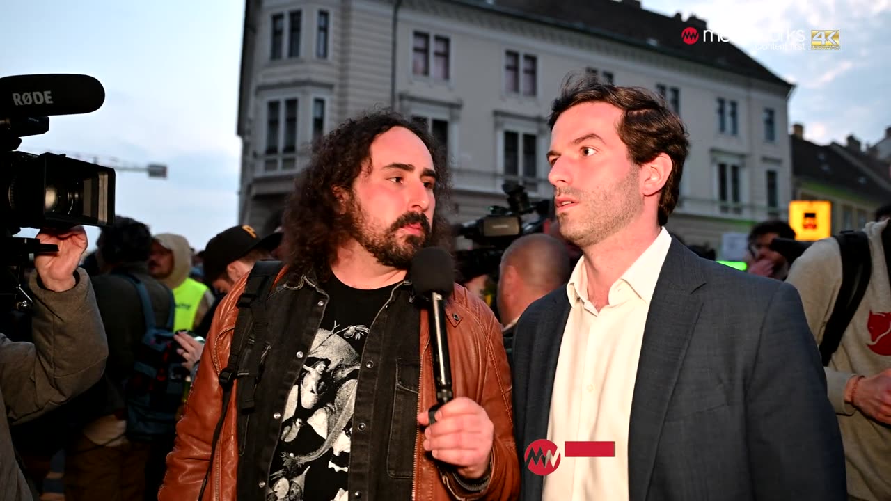 Hadházy Ákos vezetésével ismét a Karmelita kolostorhoz vonult kordont bontani.