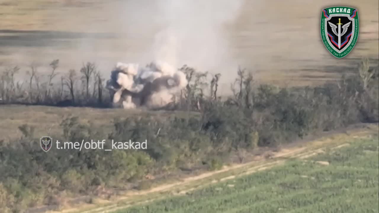 Tankers of republican forces work on Ukrainian positions near Ugledar