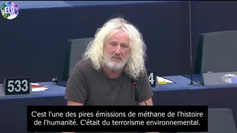 MICK WALLACE DONNE UN COUP DE PIED DANS LA FOURMILIÈRE ET TENTE DE BRISER L'OMERTA DE L'UE !!