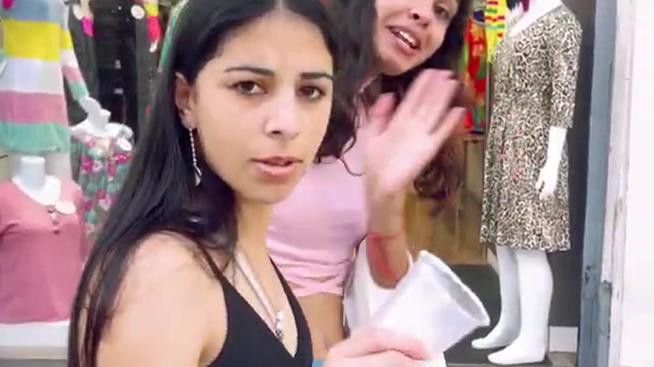 She recognized me 🥹 sexiest girl on this street