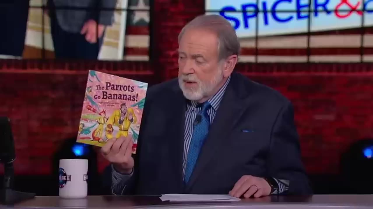 HILARIOUS: I Wrote a Book About FAKE NEWS and IT GOT CENSORED! | Sean Spicer | Huckabee