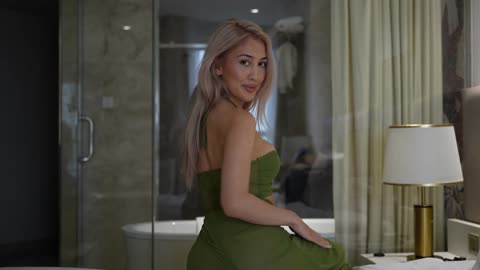 Dress Try On Hau