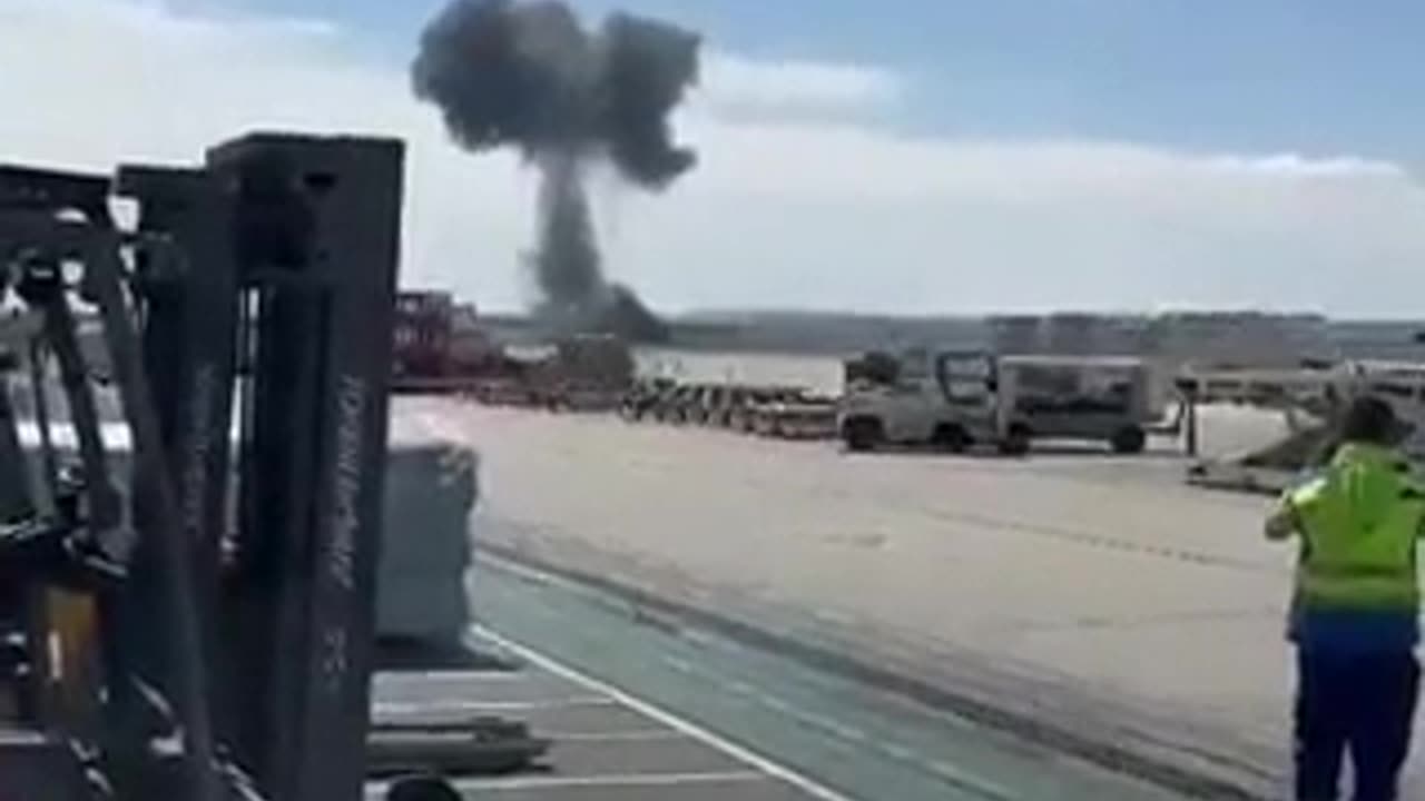 SPAGNA F-18 PRECIPITA SULLA PISTA