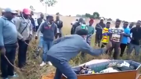 بمیرم دیگه از دست خانواده و فامیل راحت میشم من بعد مرگ 😐😂😂😂😂😂