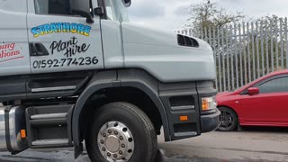 Scrap E30 gets in way of bigger vehicle