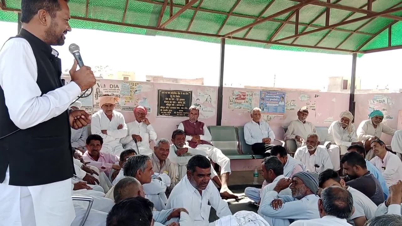 Taranagar me kishan mhapanchayat ko lekar gramin jansampark Nirmal Kumar parjapat comred