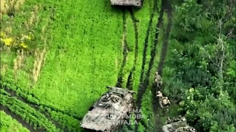 Attack footage of Russian soldiers by ukrainian soldiers shooting them brutally