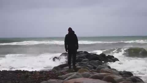 Drowning Violin - Dark Thoughtful Sound Design Ocean Music (Best With Headphones)