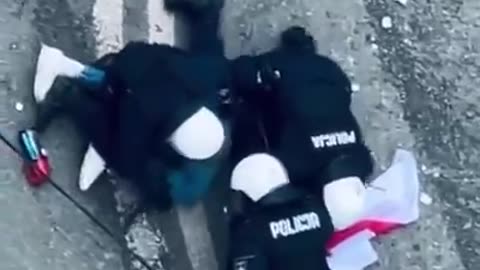 Polish police arrests peaceful farmers protesting