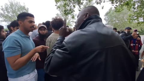 Speakers Corner -Christians Preaching turns Into Muslim Mob surrounding Asif