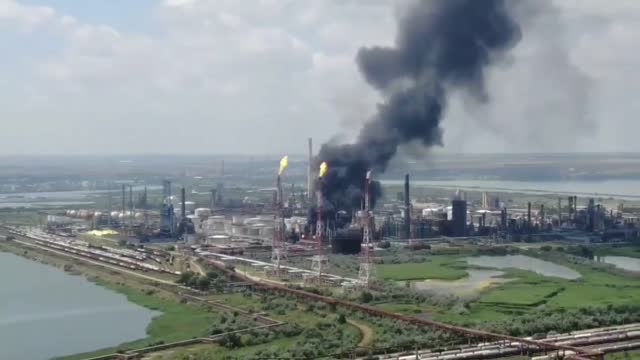 Explosion at Petromidia Oil refinery in Constanta Romania (Breaking News)