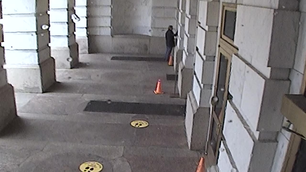 3210LHOB01MainEntranceExterior_2021-01-06_14h28min03s463ms.mp4