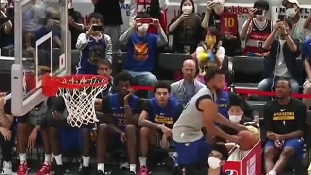 Curry did a no-look shot during the 3-Point contest in Japan