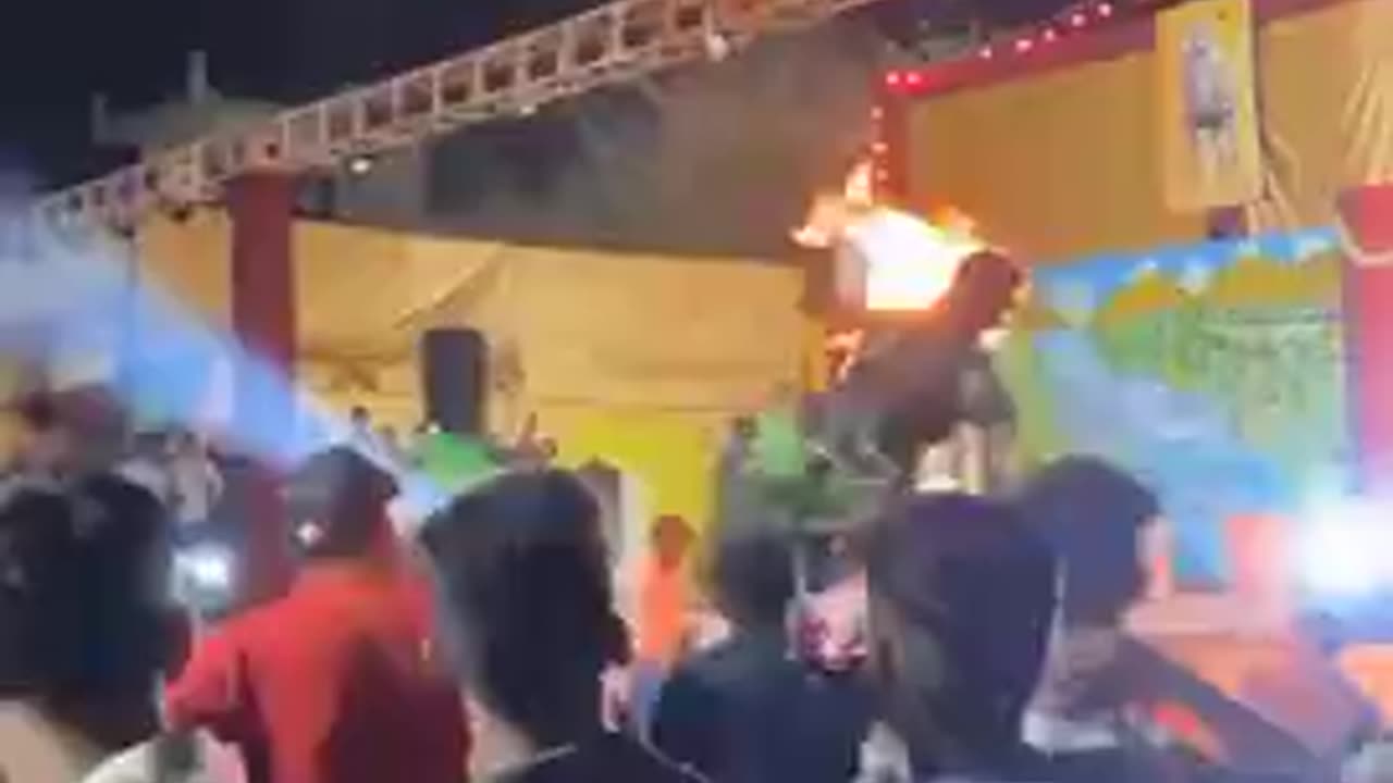 WHEN THE FIRE BREATHER TURNS INTO THE FIRE SUCKER AND ALL HELL BREAKS LOOSE🔥😳